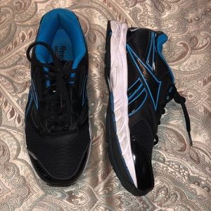 REEBOK SIZE 8 SNEAKERS